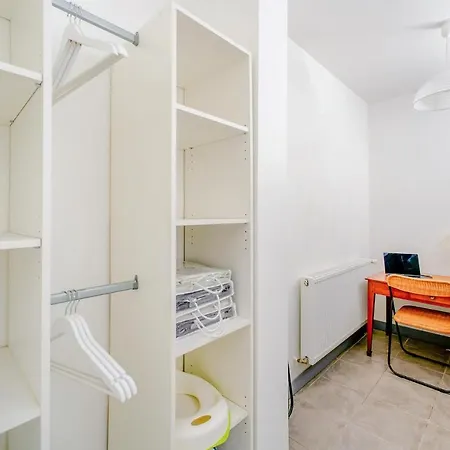 Apartment 2 Bedroom Lovely In *