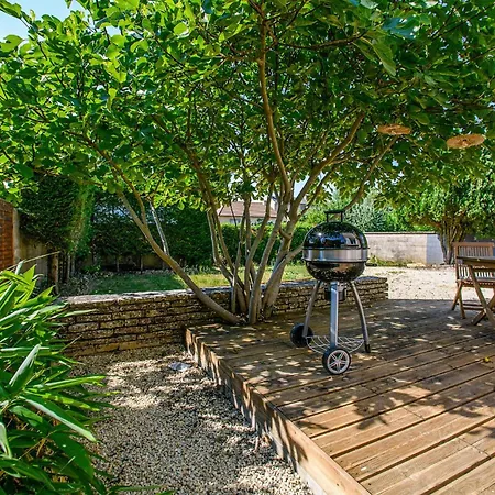 2 Bedroom Lovely In Apartment