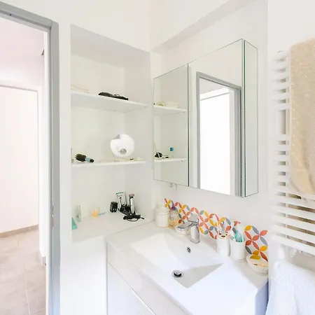 2 Bedroom Lovely In Apartment *